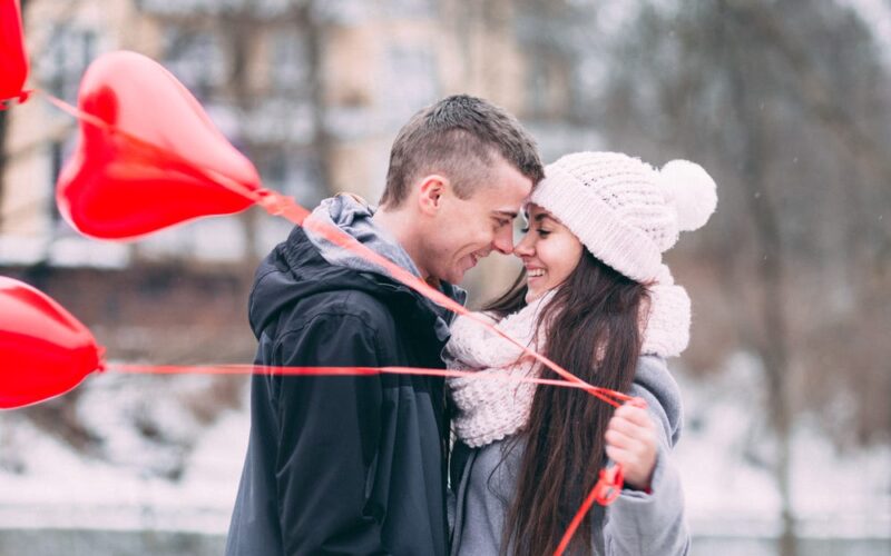 5 UNIQUE WAYS OF SURPRISING YOUR PARTNER ON ROSE DAY